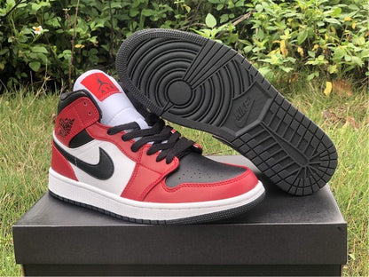 JORDAN 1 MID x CHICAGO BLACK TOE 