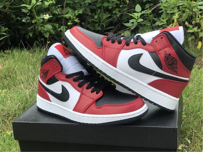 JORDAN 1 MID x CHICAGO BLACK TOE 