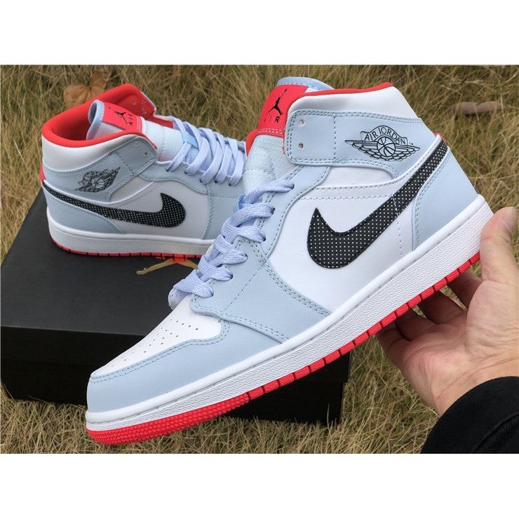 JORDAN 1 MID x HALF BLEU À POIS SWOOSH 