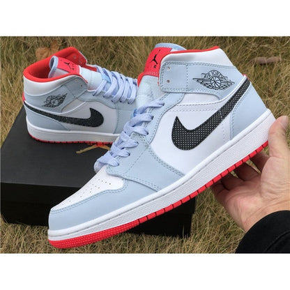 JORDAN 1 MID x HALF BLEU À POIS SWOOSH 