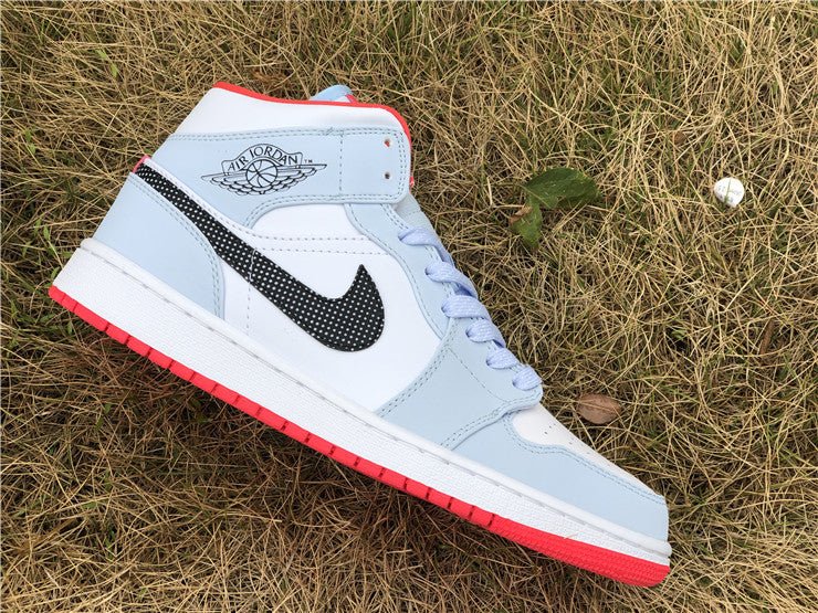 JORDAN 1 MID x HALF BLEU À POIS SWOOSH 