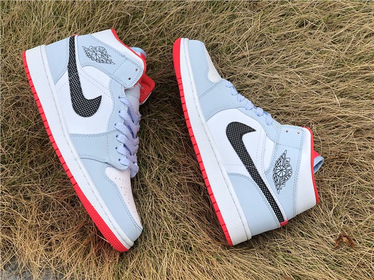 JORDAN 1 MID x HALF BLEU À POIS SWOOSH 