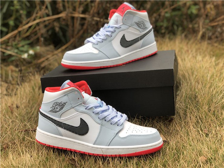 JORDAN 1 MID x HALF BLEU À POIS SWOOSH 