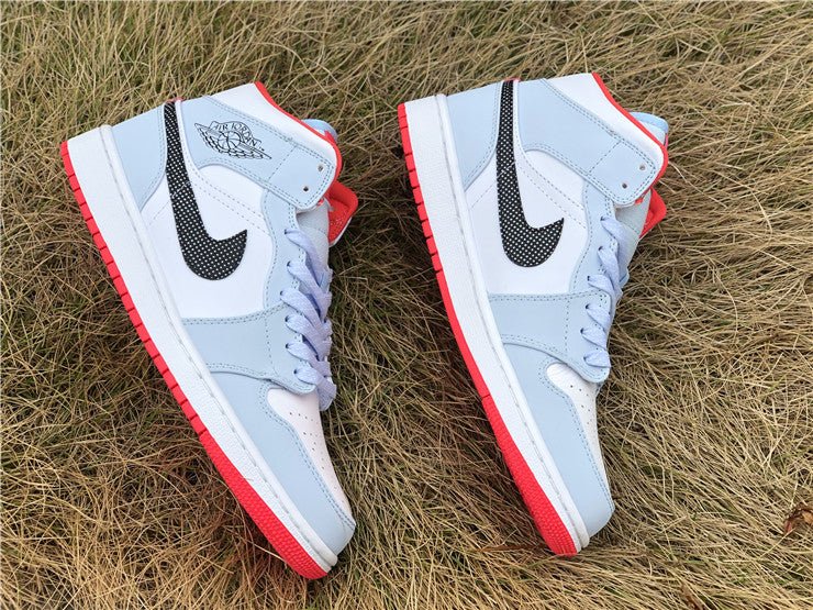 JORDAN 1 MID x HALF BLEU À POIS SWOOSH 