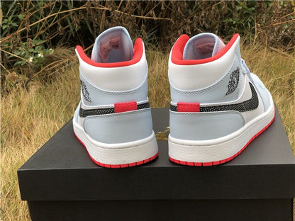 JORDAN 1 MID x HALF BLEU À POIS SWOOSH 