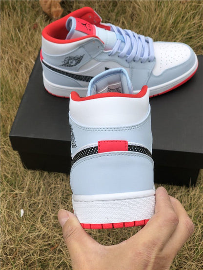 JORDAN 1 MID x HALF BLEU À POIS SWOOSH 