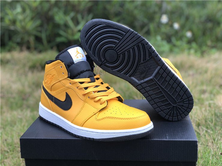 JORDAN 1 MID x UNIVERSITY GOLD NOIR 