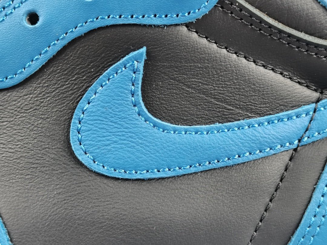 JORDAN 1 RETRO HIGH OG x BLEU MARINA FONCÉ 