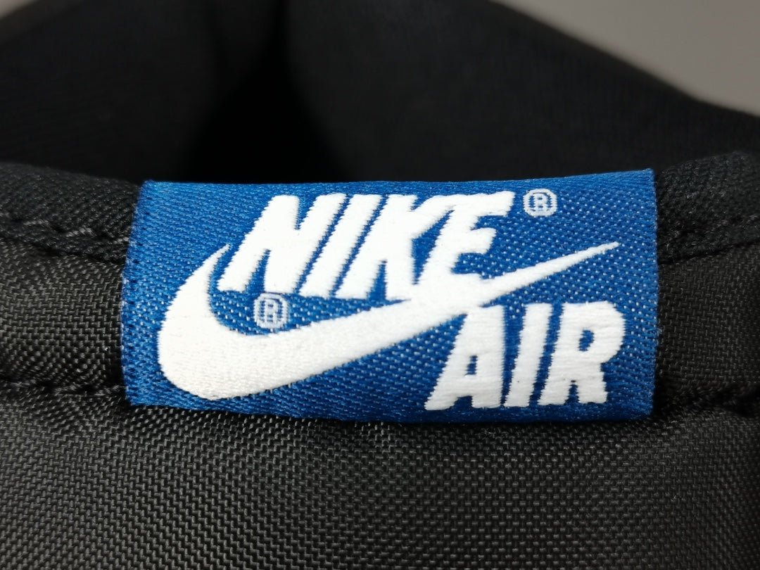 JORDAN 1 RETRO HIGH OG x BLEU MARINA FONCÉ 