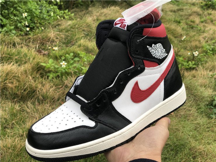 JORDAN 1 RETRO HIGH x NOIR ROUGE GYM 