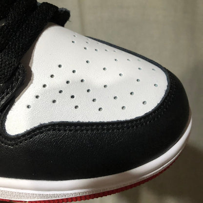 JORDAN 1 RETRO HIGH x SATIN BLACK TOE 