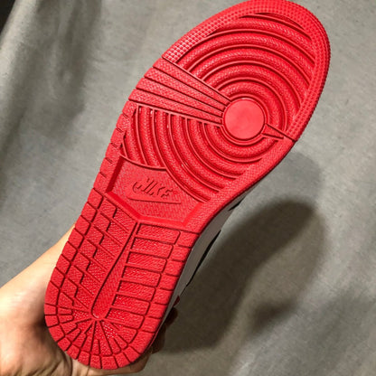 JORDAN 1 RETRO HIGH x SATIN BLACK TOE 