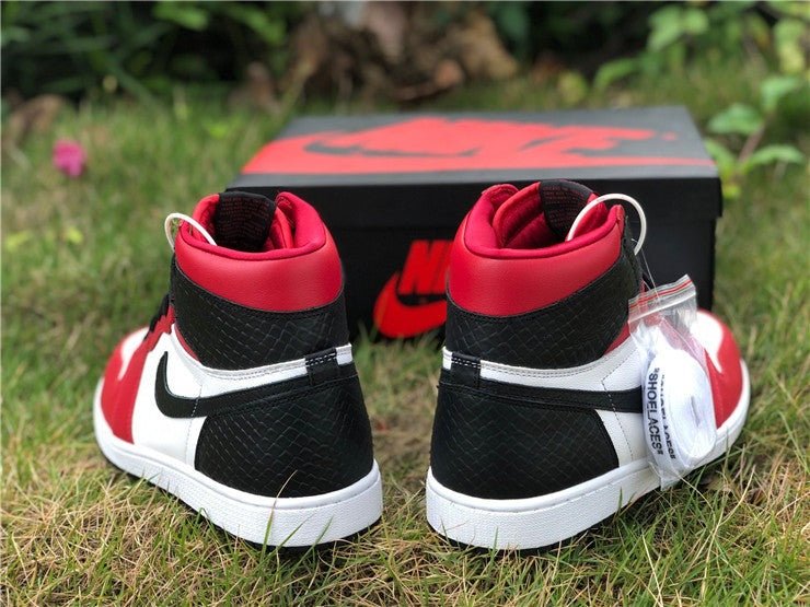 JORDAN 1 RETRO HIGH x SATIN SNAKE CHICAGO 