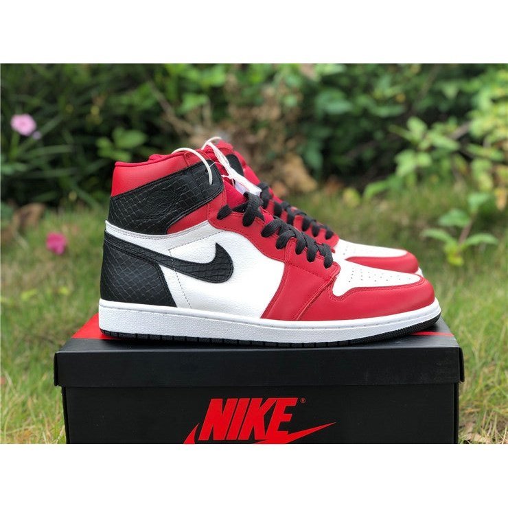 JORDAN 1 RETRO HIGH x SATIN SNAKE CHICAGO 