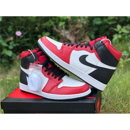 JORDAN 1 RETRO HIGH x SATIN SNAKE CHICAGO 