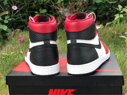 JORDAN 1 RETRO HIGH x SATIN SNAKE CHICAGO 