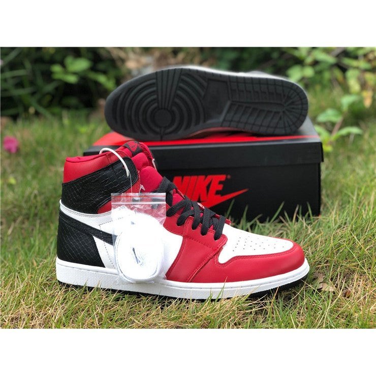 JORDAN 1 RETRO HIGH x SATIN SNAKE CHICAGO 