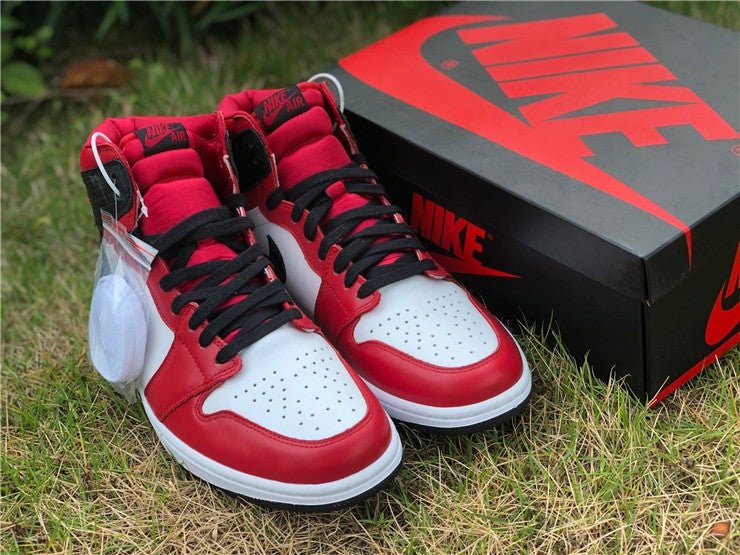 JORDAN 1 RETRO HIGH x SATIN SNAKE CHICAGO 