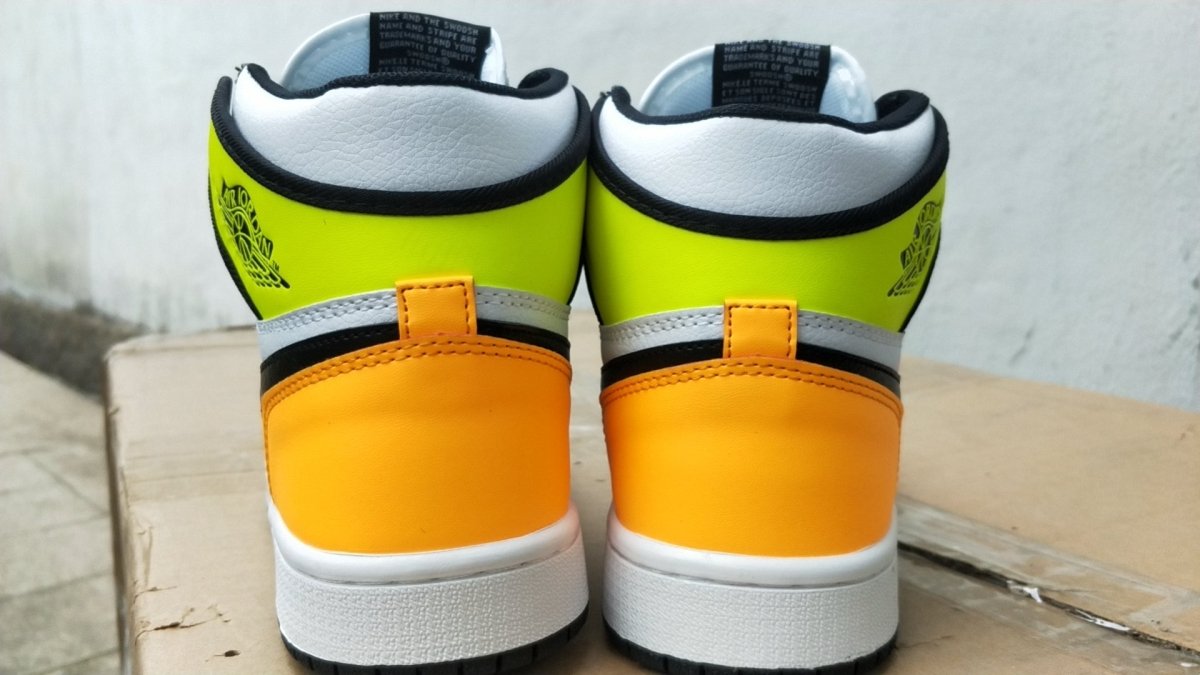 JORDAN 1 RETRO HIGH x BLANC NOIR VOLT UNIVERSITY GOLD 