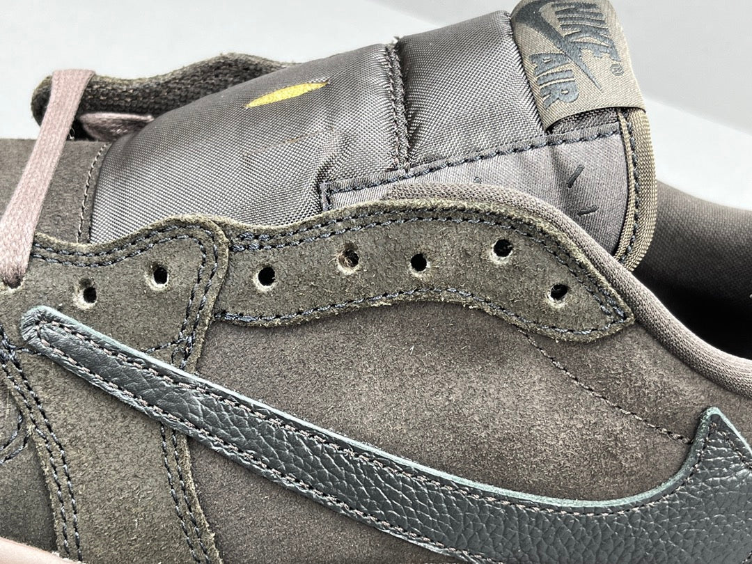 JORDAN 1 RETRO LOW OG SP x TRAVIS SCOTT VELVET MARRON