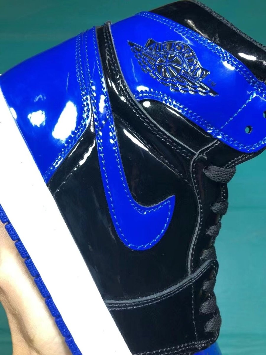 JORDAN 1 RETRO x ROYAL 