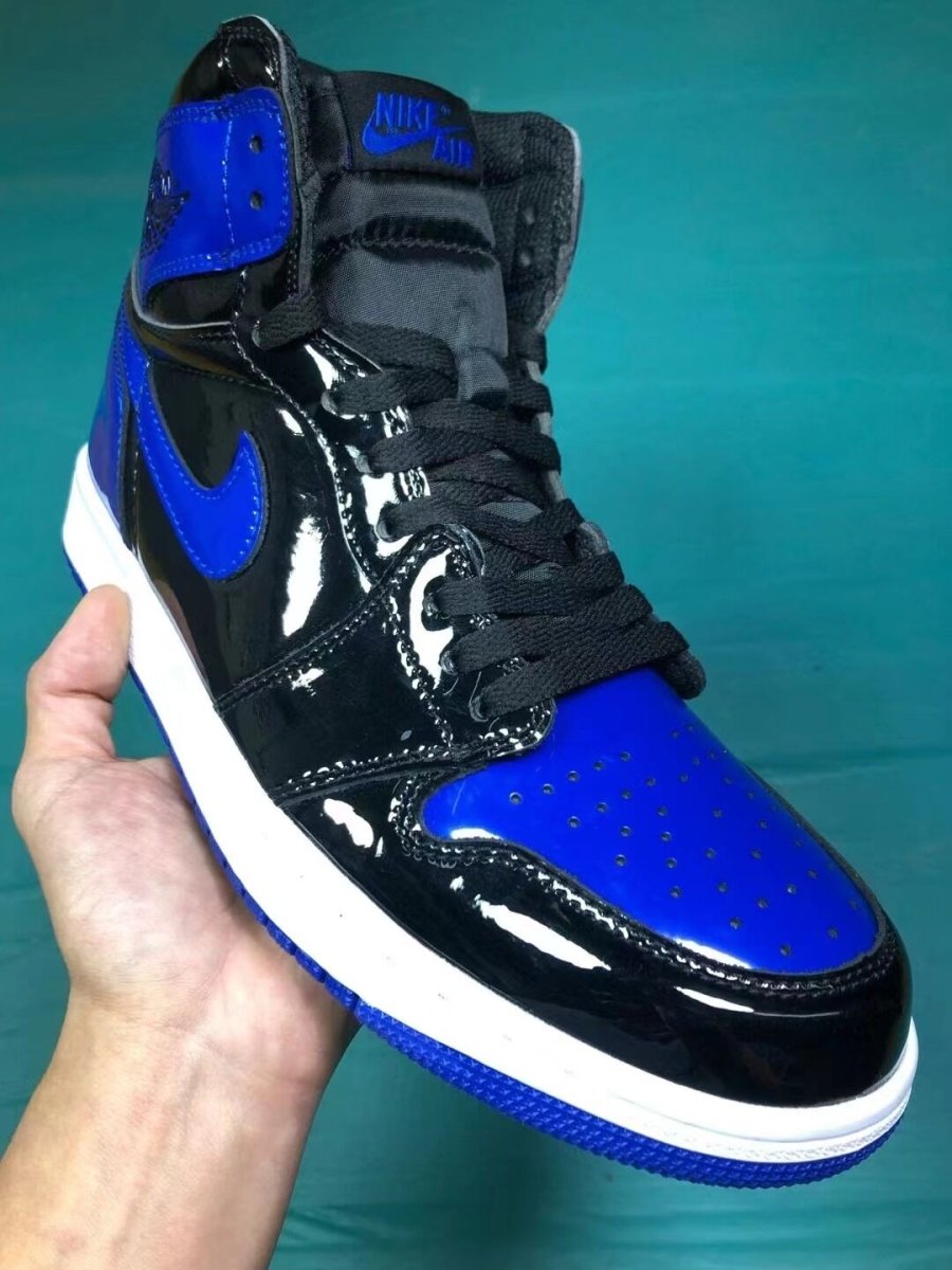 JORDAN 1 RETRO x ROYAL 