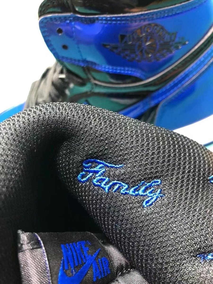 JORDAN 1 RETRO x ROYAL 