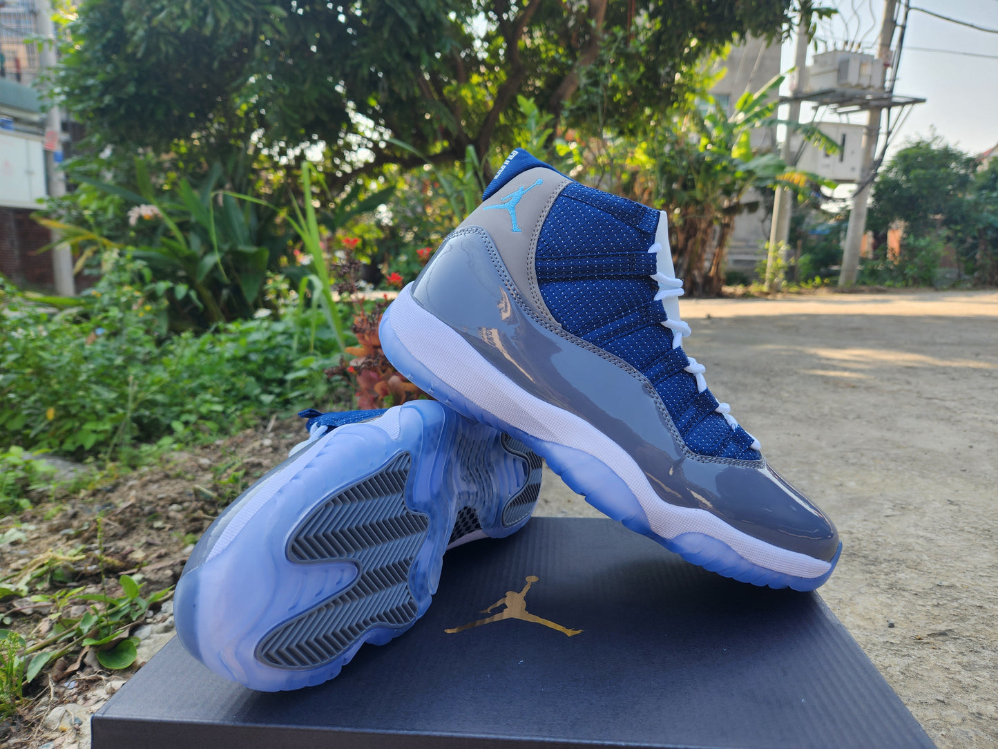 JORDAN 11 « Bleu-Gris Profond »