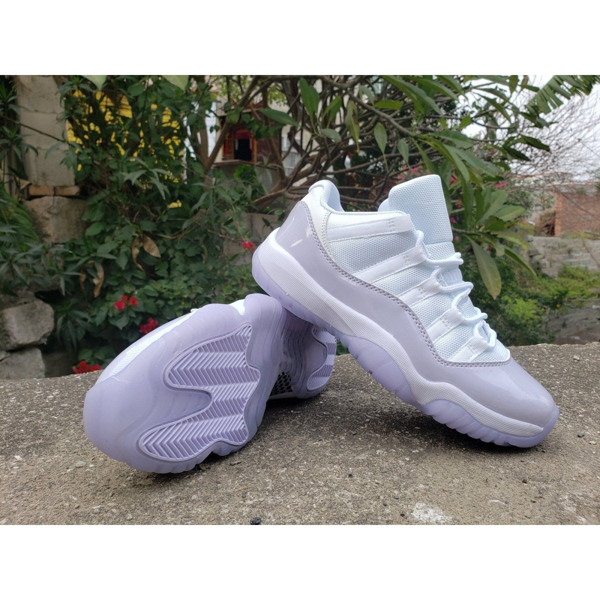 JORDAN 11 RETRO LOW x PURE VIOLET 