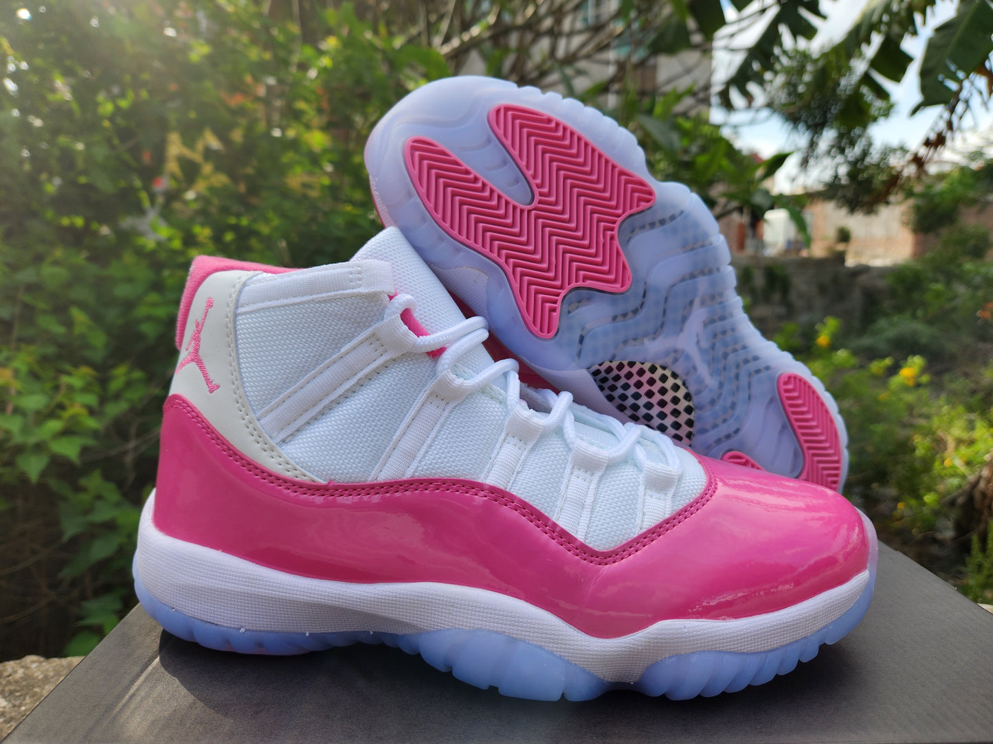 JORDAN 11 Saint-Valentin