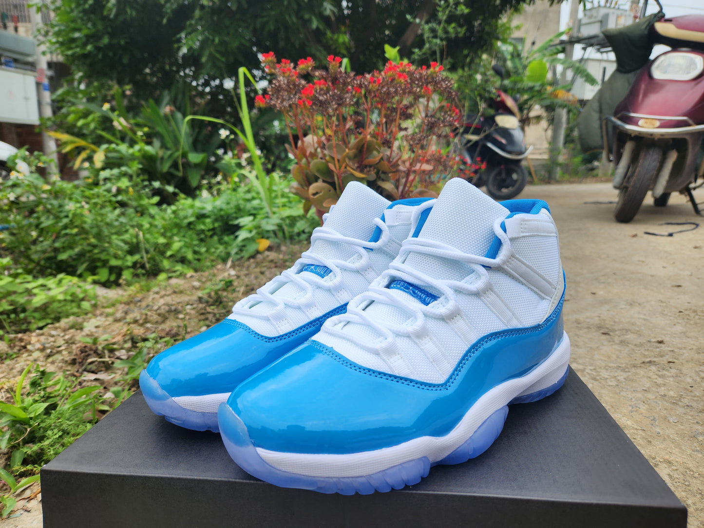 JORDAN 11 « Jade Blanc »