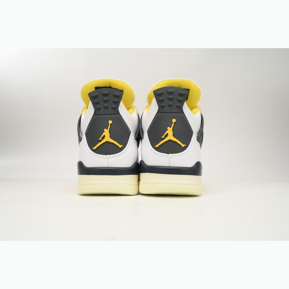 JORDAN 4 x SOUFRE VIVID