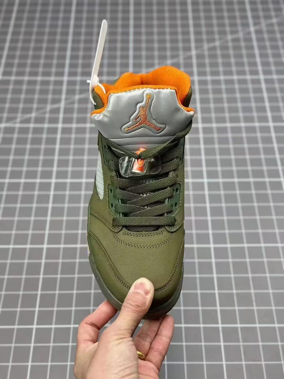 Informations sur la sortie des JORDAN 5 « Olive » en 2024 