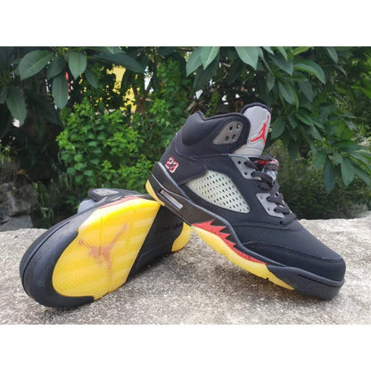 JORDAN 5 RETRO x GORE-TEX OFF-NOIR 