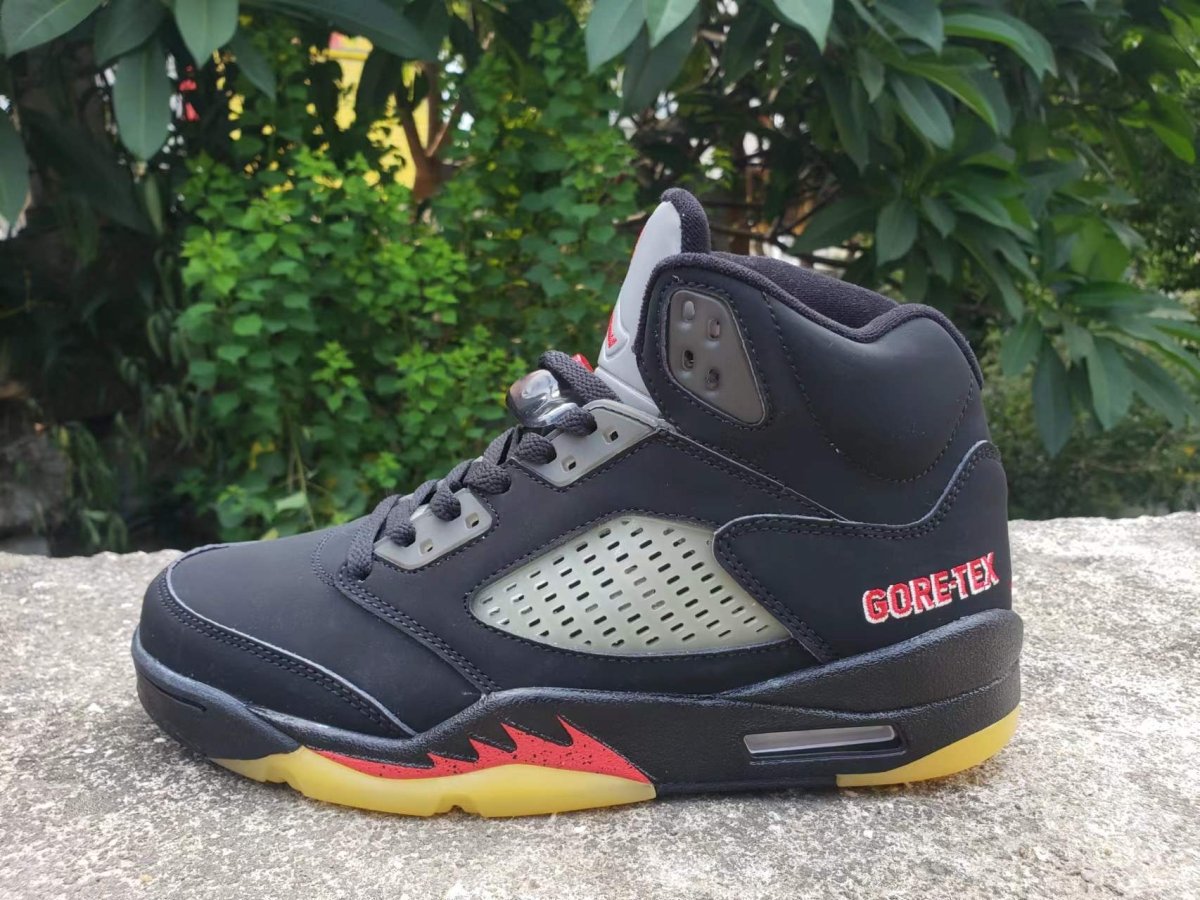 JORDAN 5 RETRO x GORE-TEX OFF-NOIR 