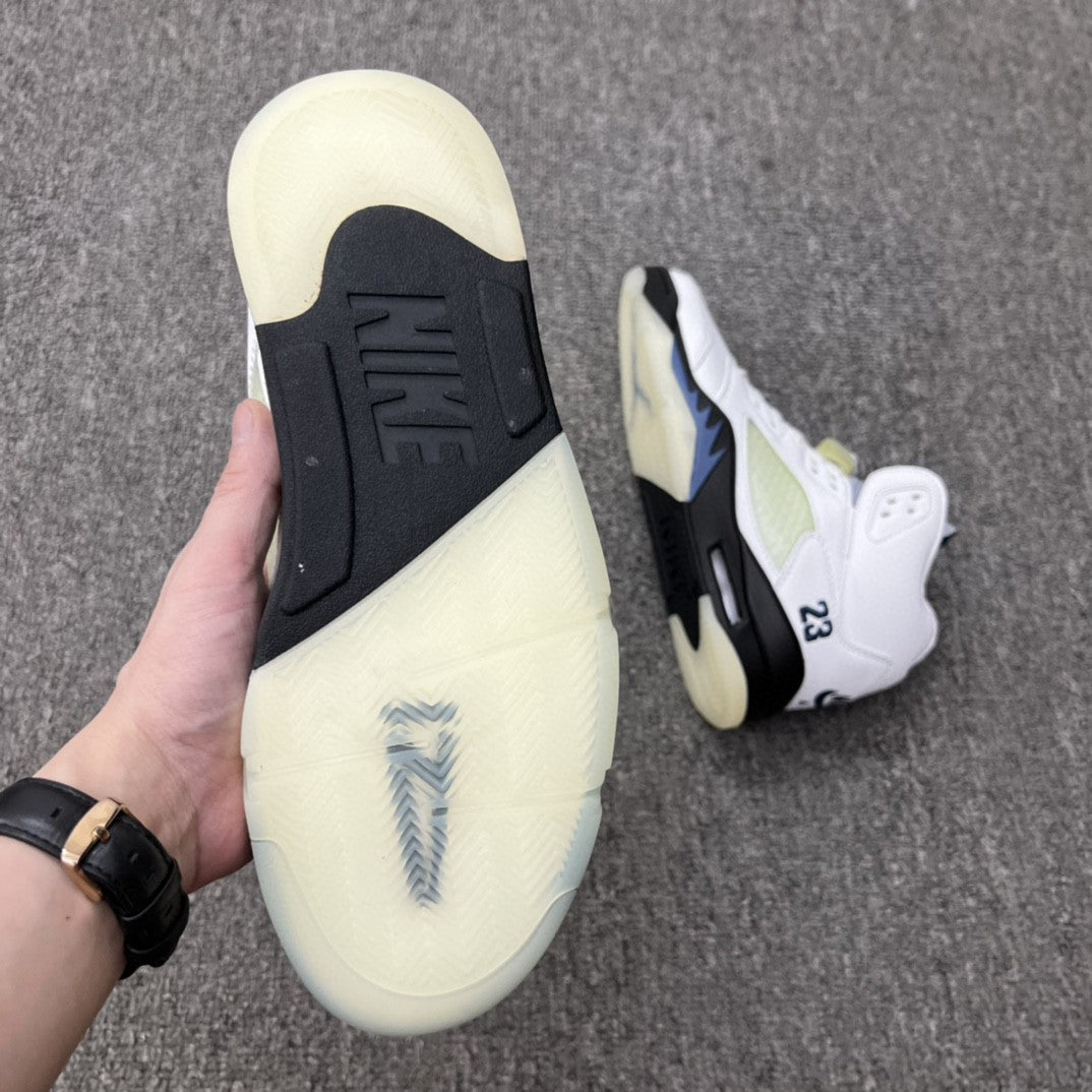 JORDAN 5 Blanc et Noir 