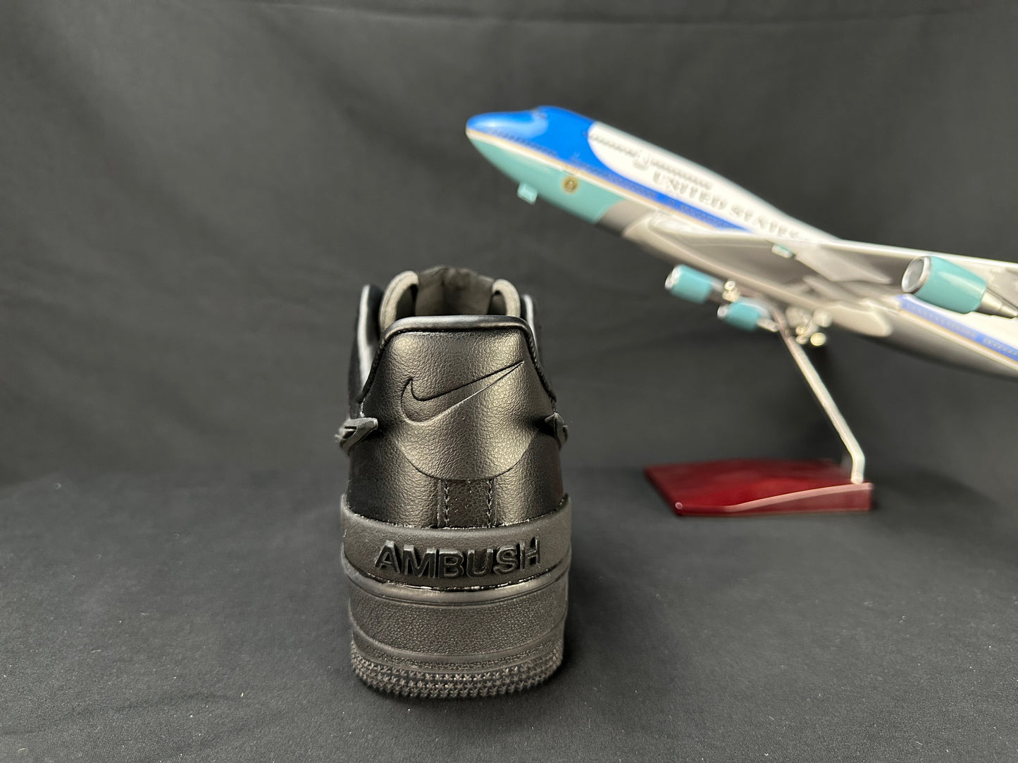 NIKE AIR FORCE 1 « Big Swoosh All-Black »