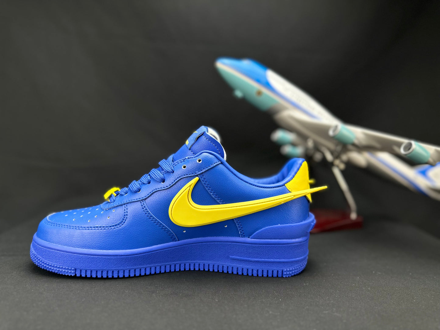 NIKE AIR FORCE 1 « Big Swoosh Blue »