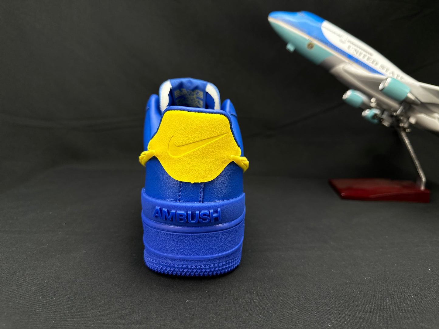 NIKE AIR FORCE 1 « Big Swoosh Blue »