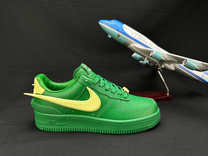 NIKE AIR FORCE 1 « Big Swoosh Green »