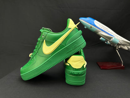 NIKE AIR FORCE 1 « Big Swoosh Green »
