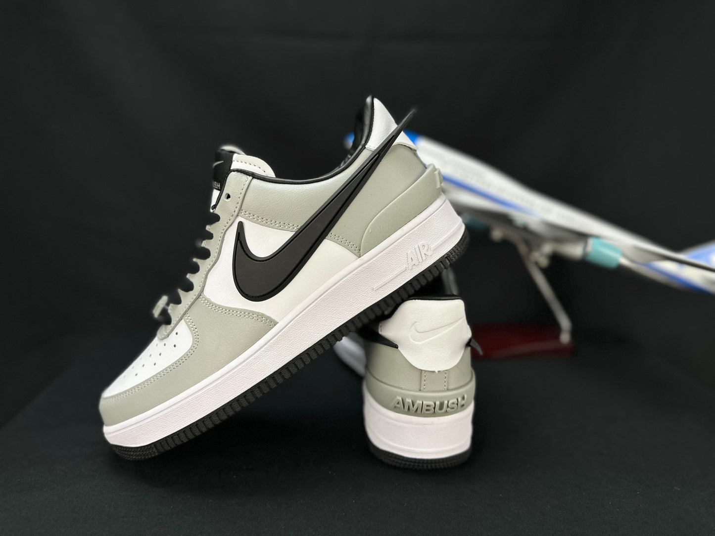 NIKE AIR FORCE 1 « Big Swoosh Grey »