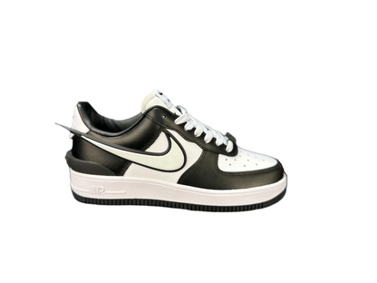 NIKE AIR FORCE 1 « Big Swoosh Blanc/Noir »