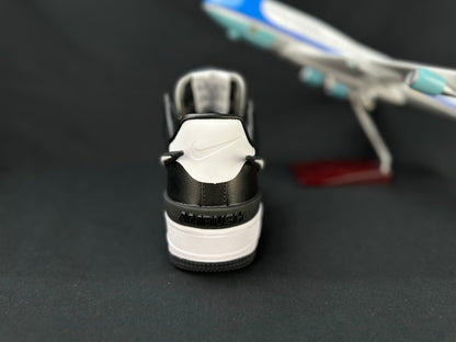 NIKE AIR FORCE 1 « Big Swoosh Blanc/Noir »