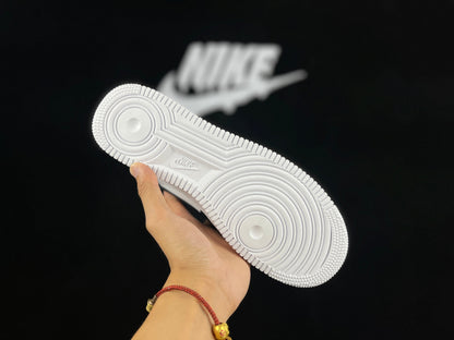 NIKE AIR FORCE 1 "Boucle noire"