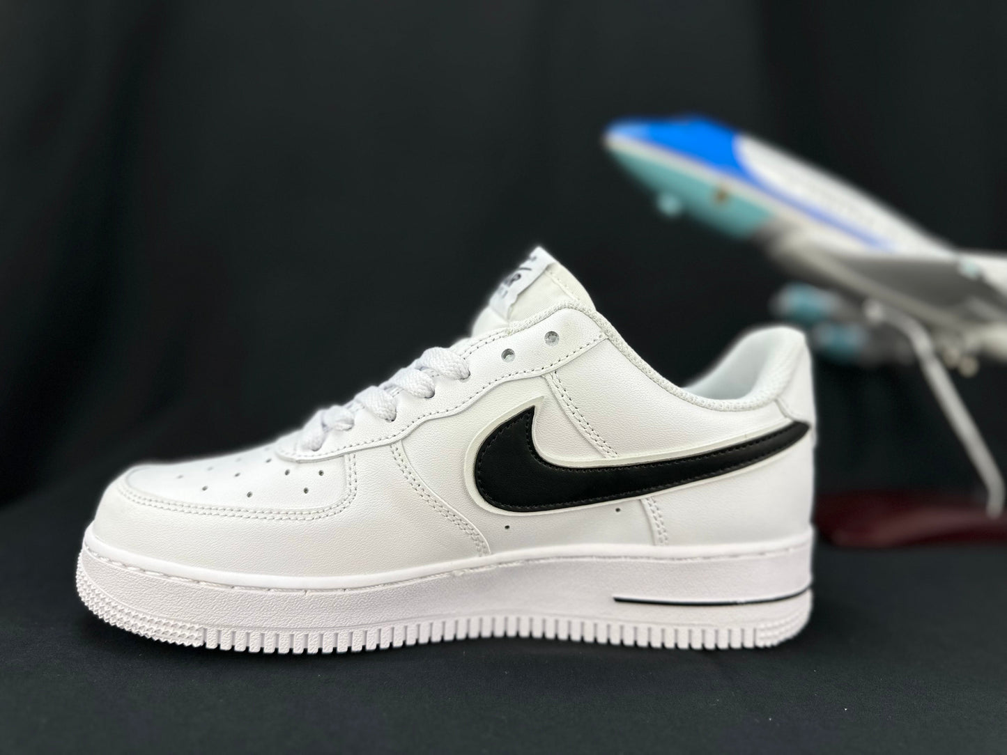 NIKE AIR FORCE 1 « Double Swoosh Blanc/Noir »