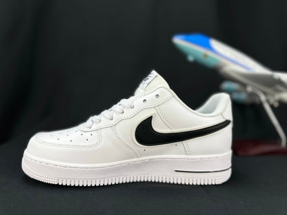 NIKE AIR FORCE 1 « Double Swoosh Blanc/Noir »