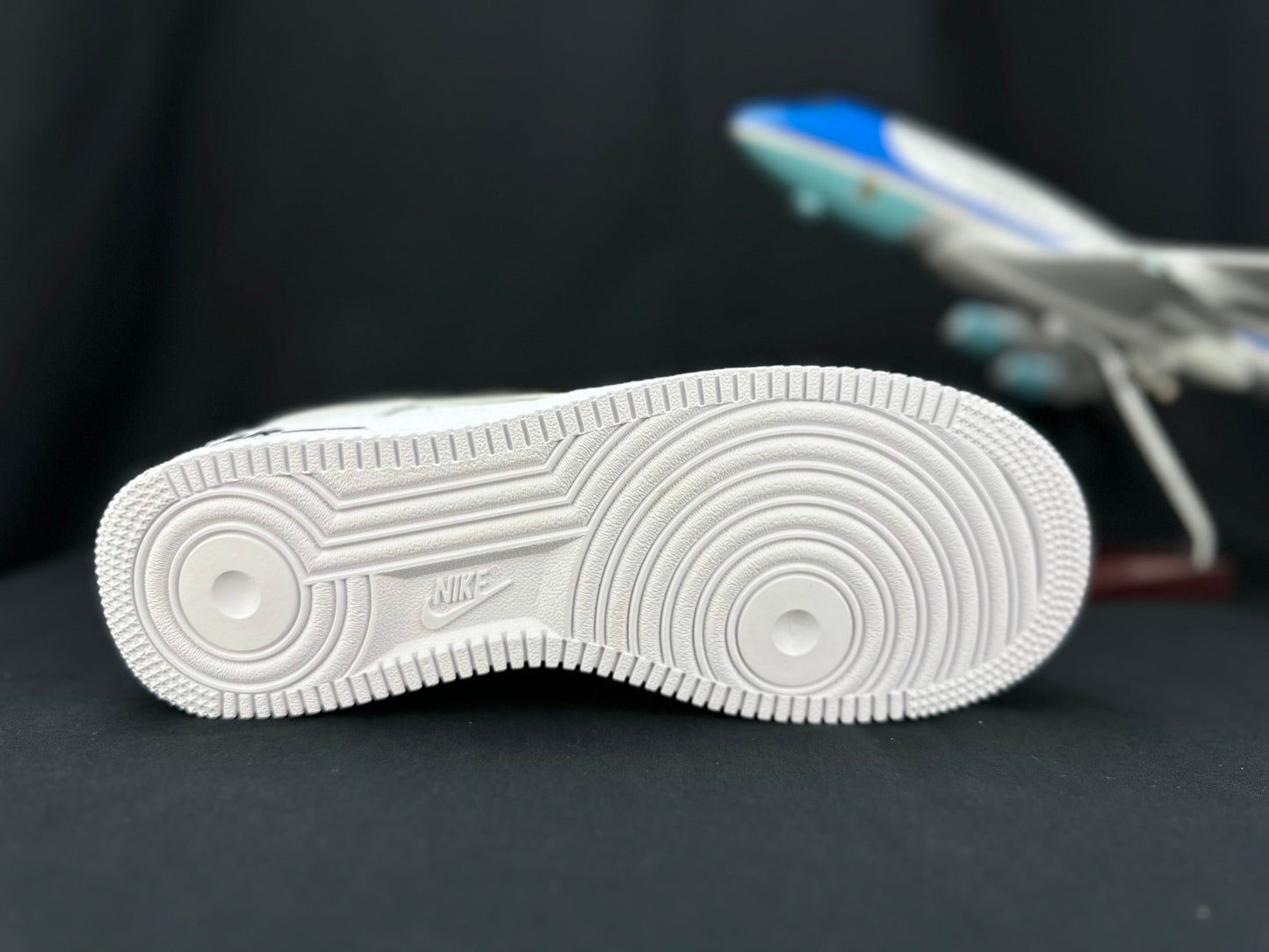 NIKE AIR FORCE 1 « Double Swoosh Blanc/Noir »