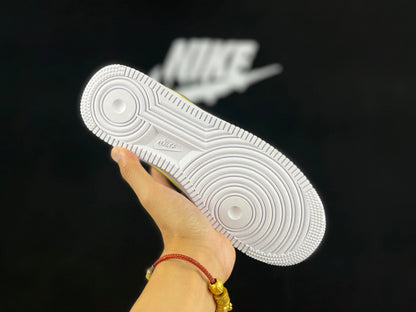 NIKE AIR FORCE 1 « Double Swoosh Blanc/Noir/Or »