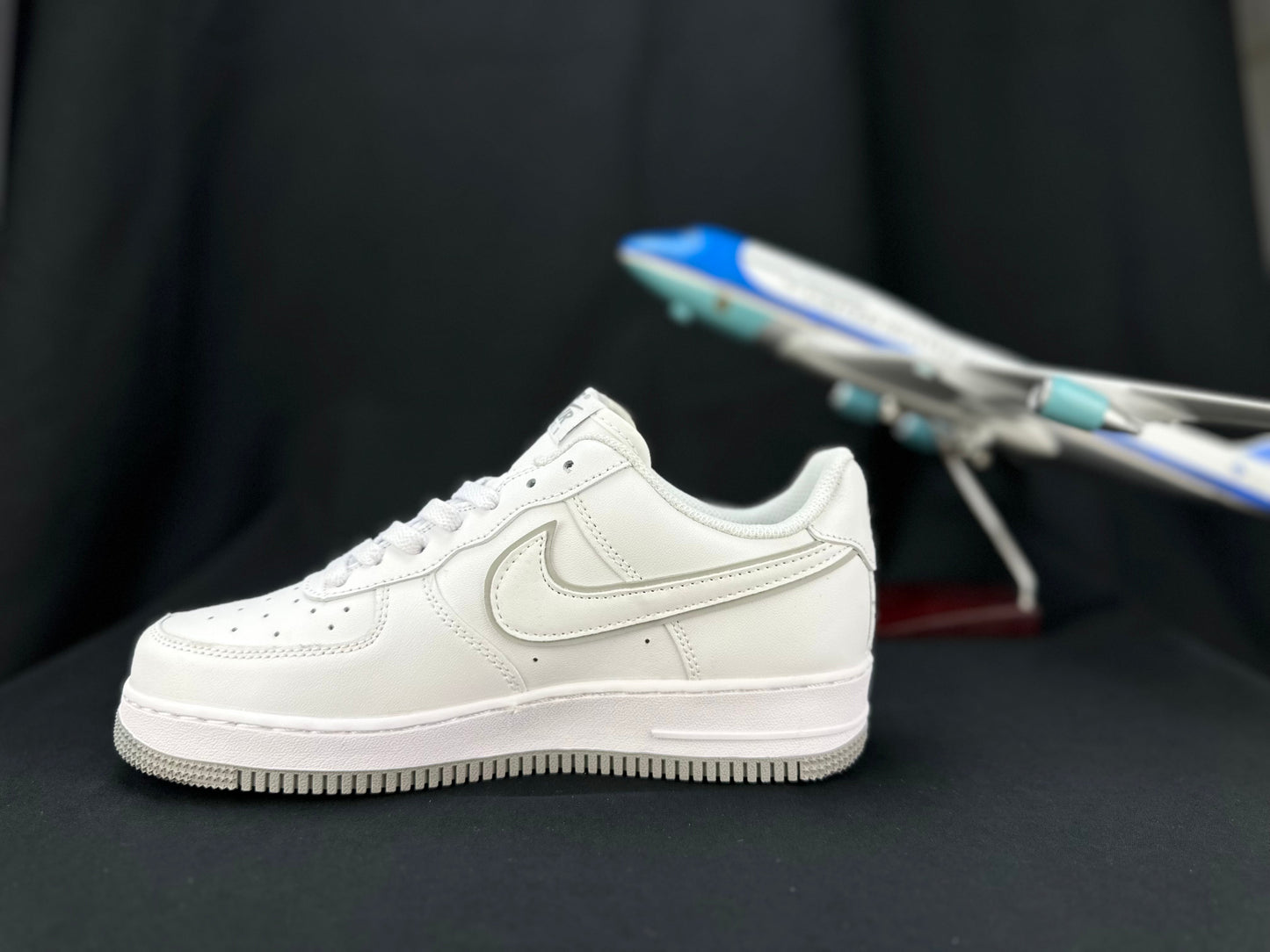 NIKE AIR FORCE 1 « Double Swoosh Blanc/Gris »